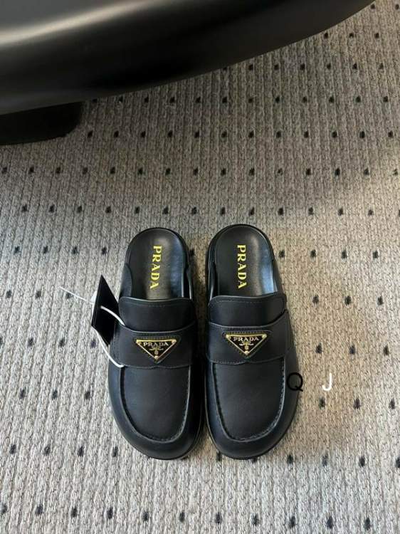 Picture of Prada Shoes _SKUPradasz35-40Z050118800